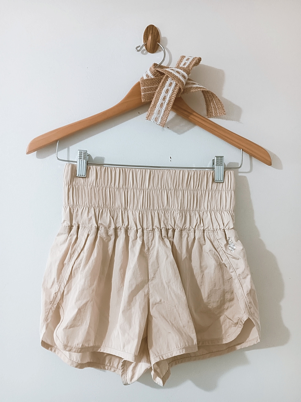 FREE PEOPLE FP MOVEMENT TAHITIAN VANILLA SMOCKED HIGH RISE WAY HOME SHORTS XS